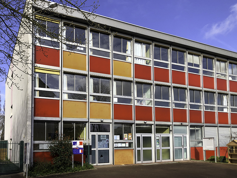 Ecole Les Noyers, à Sucy-en-Brie, architecte Henry Gendrot, 1969-1971