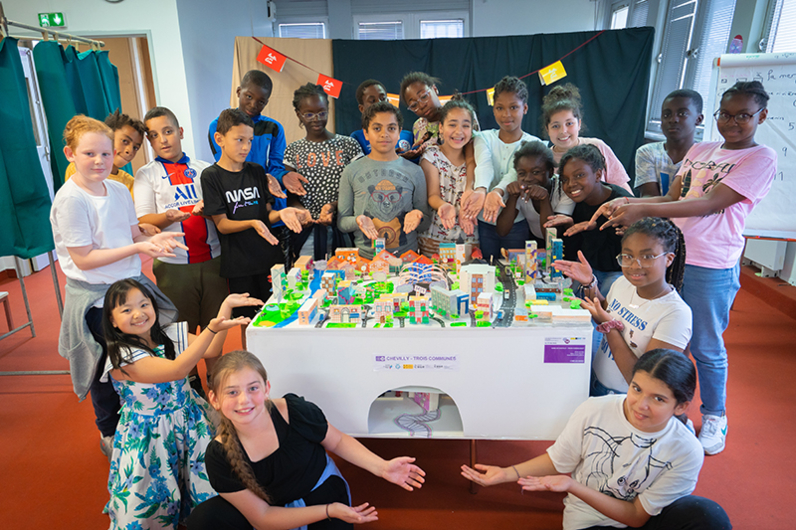 Présentation de la maquette réalisée au cours de l'année 2022-2023 par les enfants de l'école Lallier, à L'Haÿ-les-Roses.