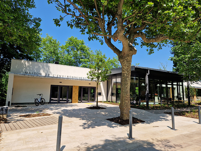 Maison de l'environnement, à Maisons-Alfort / Architecte Y. Fraisse