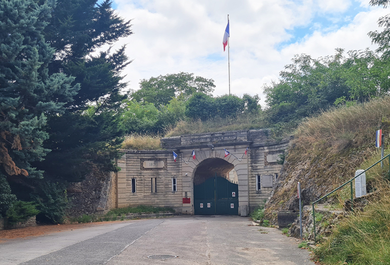 Entrée du fort des pompiers