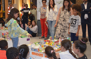 Présentation des maquettes réalisées par les enfants à la Fabrique du Métro, juin 2022.