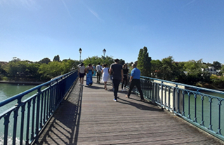 Visite de Bry avec les adultes associés au projet de cour Oasis