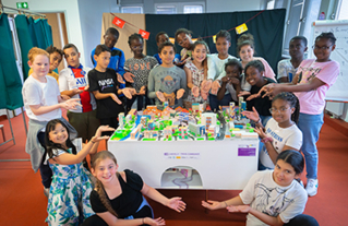 Présentation de la maquette réalisée au cours de l'année 2022-2023 par les enfants de l'école Lallier, à L'Haÿ-les-Roses.